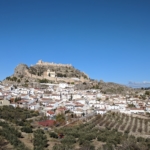 Dag 2: Granada, taxi naar Pinos Puente, te voet naar Moclín en Tozar. 16 km, 900 m stijgen, 550m dalen